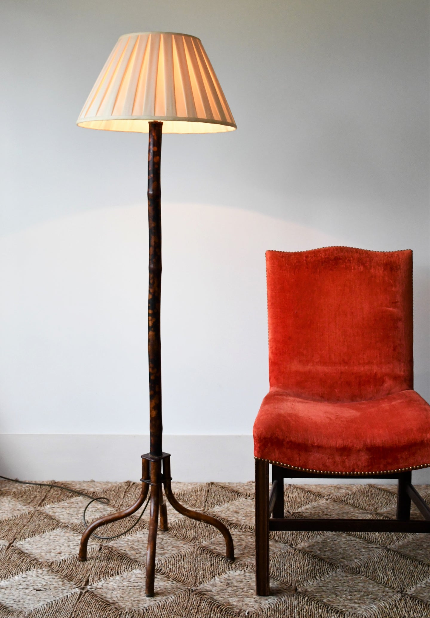 Elegant Mid 20th Century - Standard Lamp